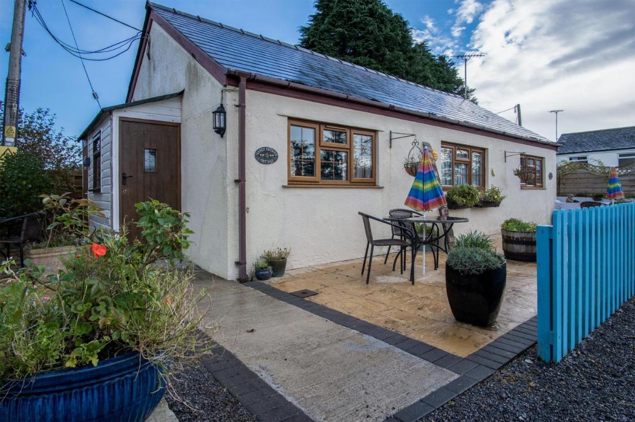 Honeysuckle Cottage - 1 Bedroom Cottage - アムロス エクステリア 写真