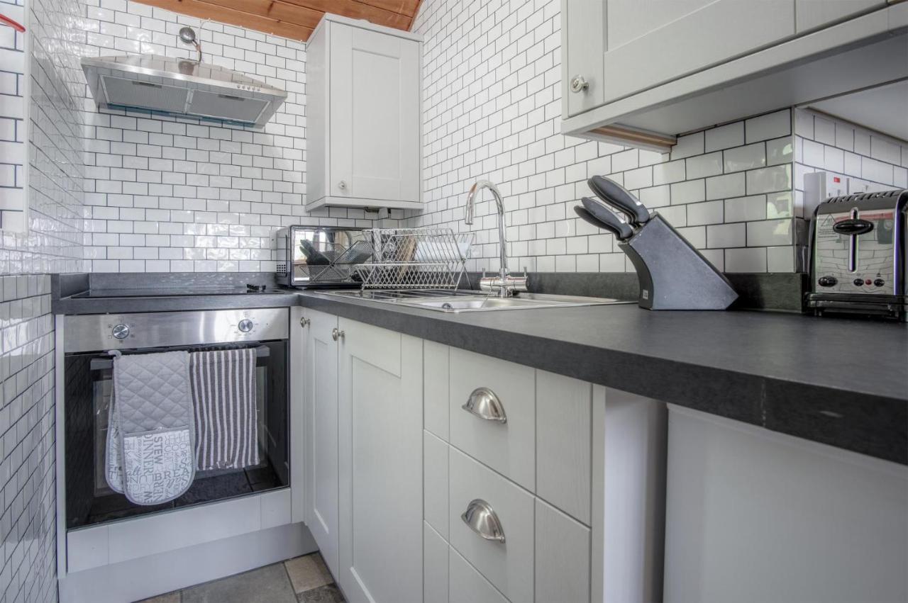 Honeysuckle Cottage - 1 Bedroom Cottage - アムロス エクステリア 写真