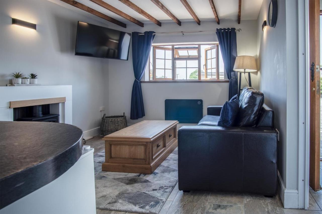 Honeysuckle Cottage - 1 Bedroom Cottage - アムロス エクステリア 写真