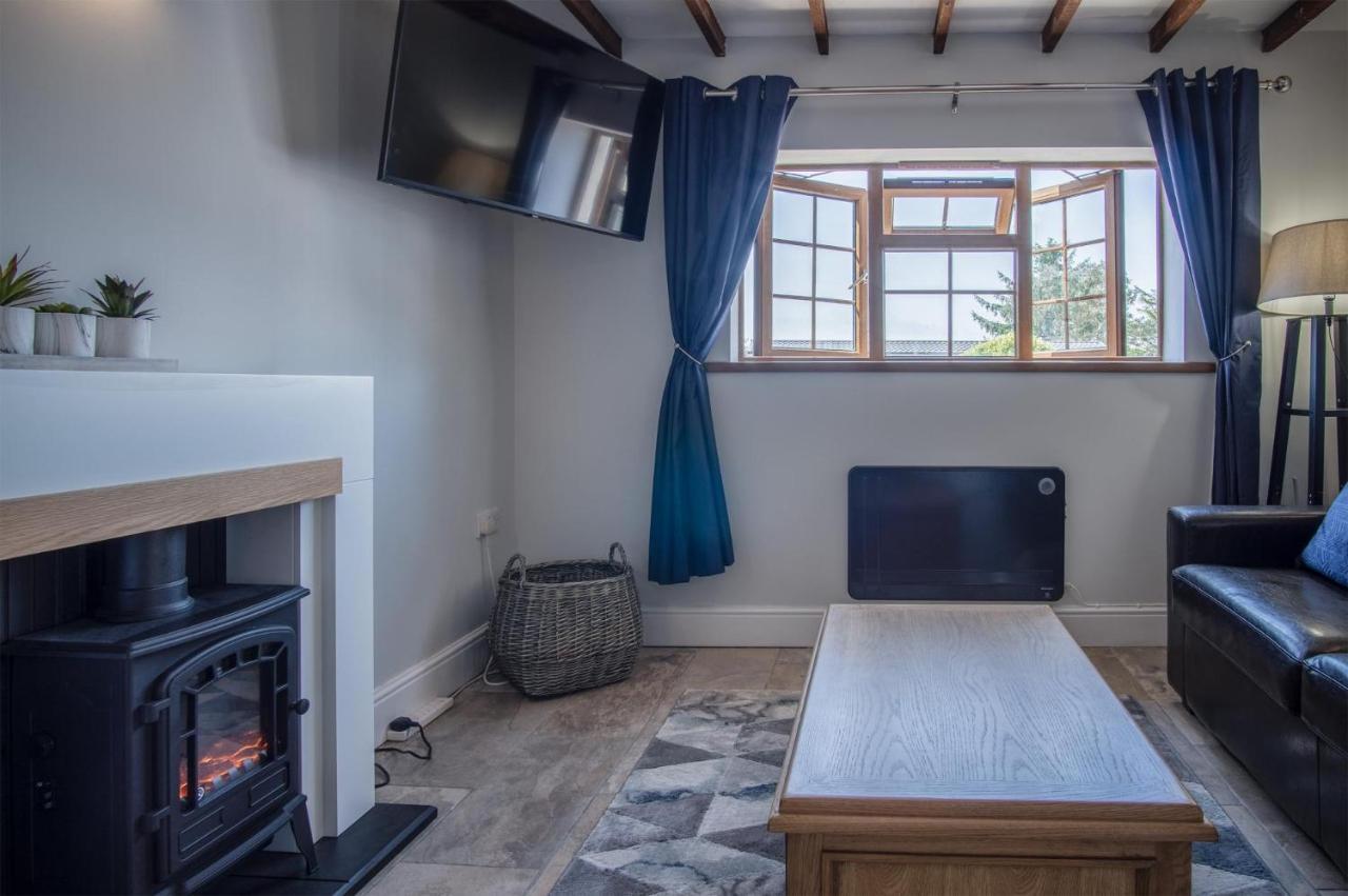 Honeysuckle Cottage - 1 Bedroom Cottage - アムロス エクステリア 写真