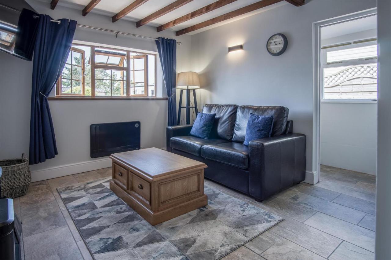 Honeysuckle Cottage - 1 Bedroom Cottage - アムロス エクステリア 写真