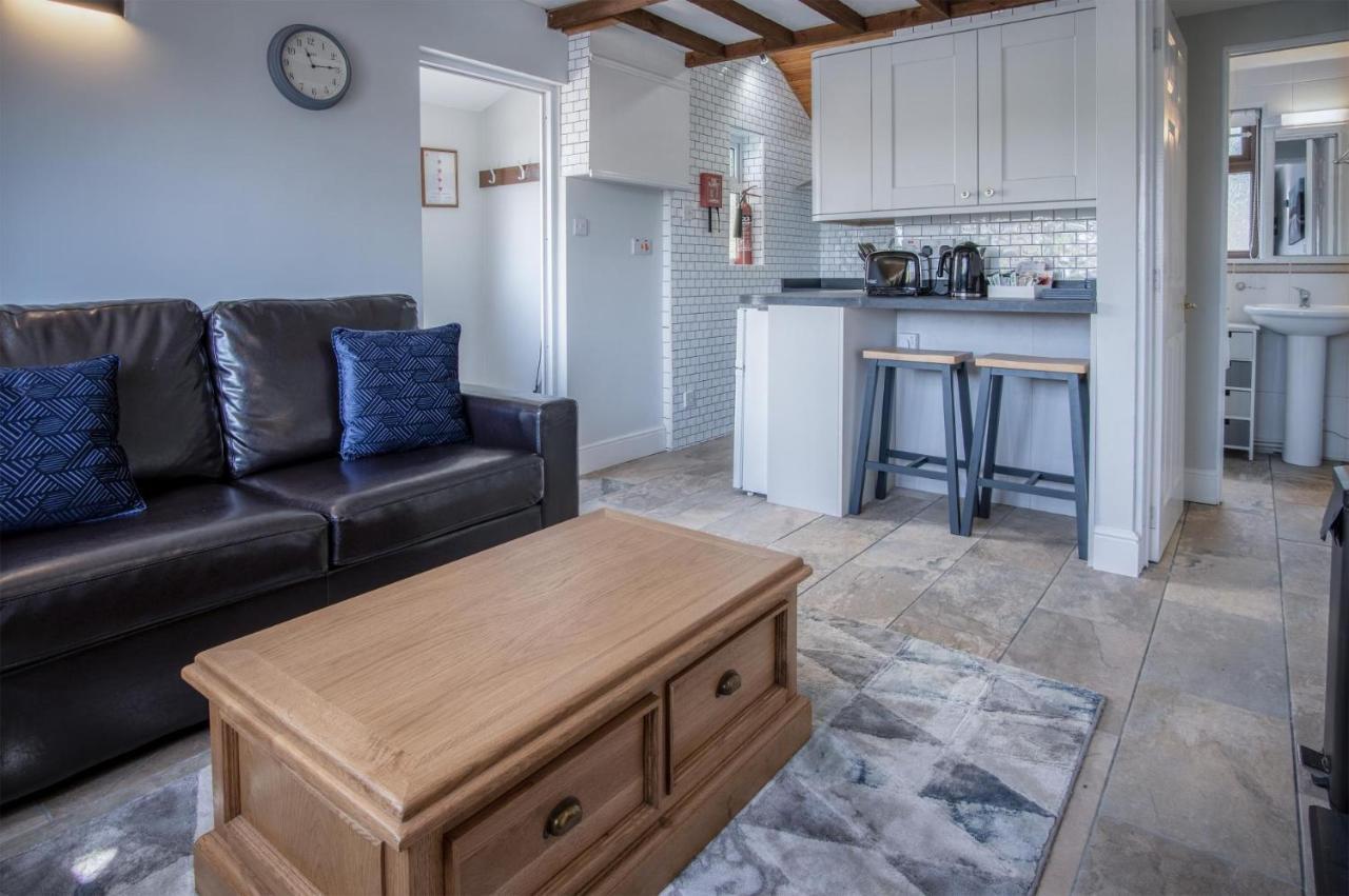 Honeysuckle Cottage - 1 Bedroom Cottage - アムロス エクステリア 写真