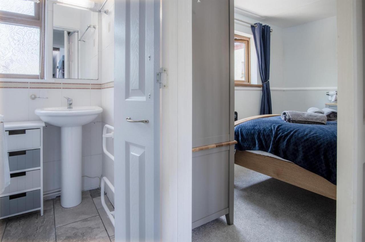 Honeysuckle Cottage - 1 Bedroom Cottage - アムロス エクステリア 写真